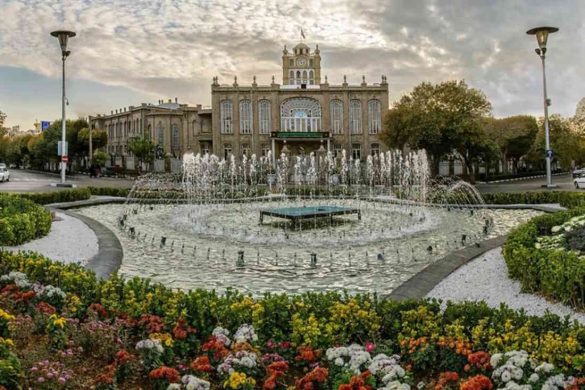 میدان ساعت و عمارت شهرداری