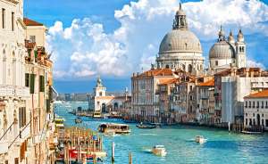 italy venice grand canal boats and santa maria della salute e1611222272917