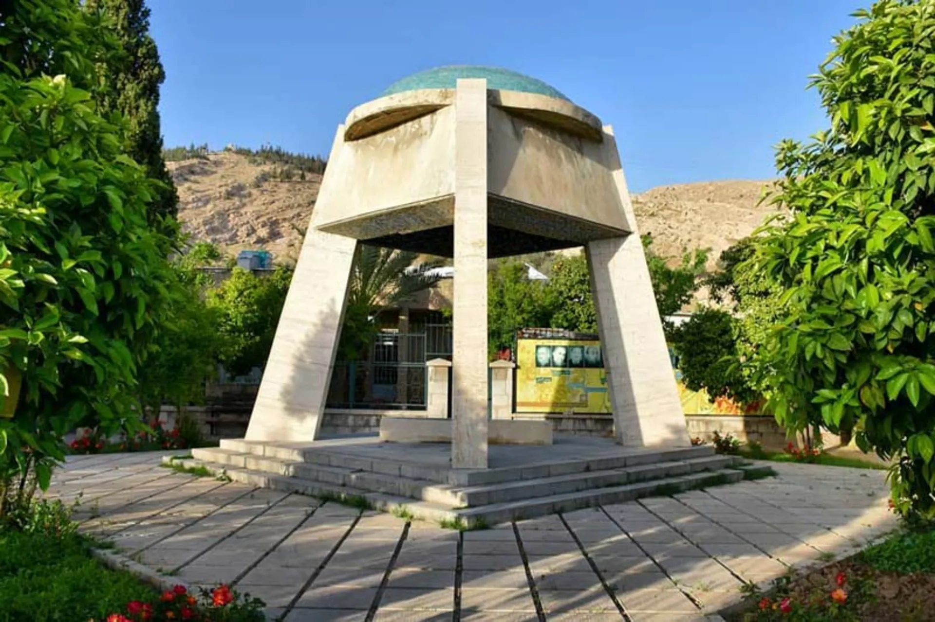 آرامگاه شاه شجاع در شیراز: آرامگاه، معماری و تجربهای فراموشنشدنی 1 آرامگاه شاه شجاع در شیراز