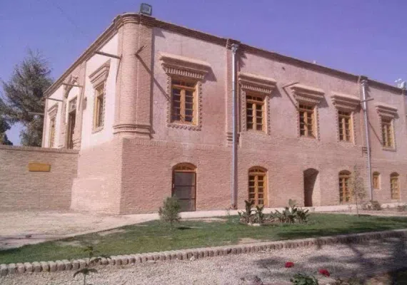 عمارت باغ نشاط لار: جواهر تاریخی در جنوب فارس 6 بهترین فصل برای سفر به عمارت باغ نشاط لار