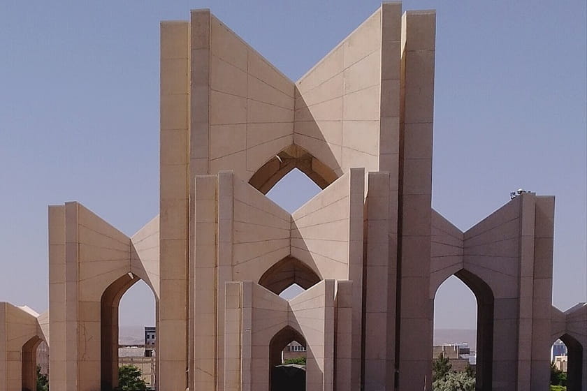 تور پاییز تبریز با خدمات ویژه و لوکس؛ تجربهای فراتر از انتظار 3 قیمت تور پاییز تبریز و عوامل مؤثر بر آن