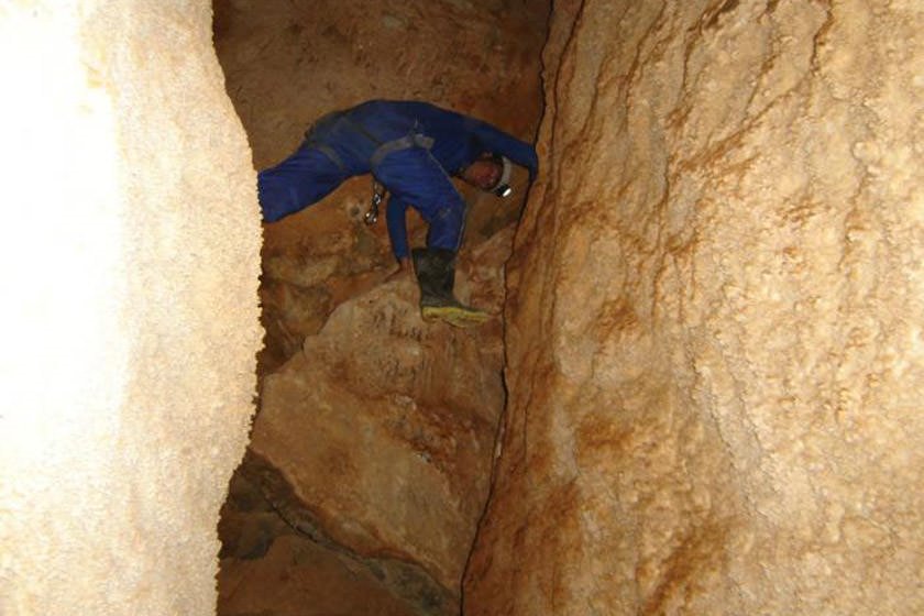 غار چهل چاه