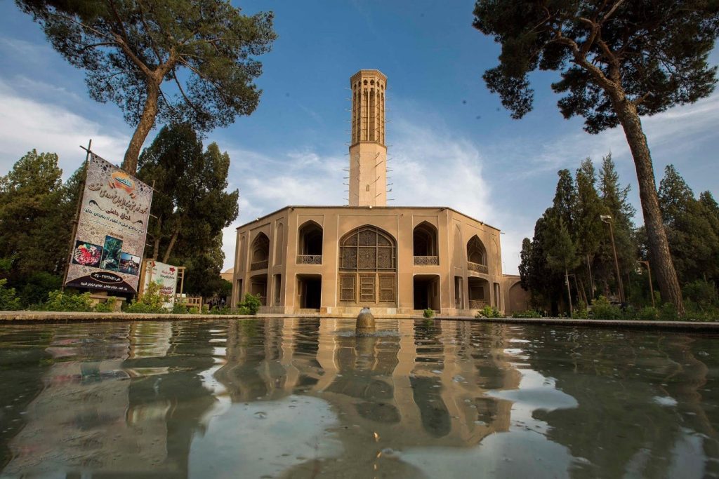 بلندترین بادگیر جهان در باغ دولت آباد یزد