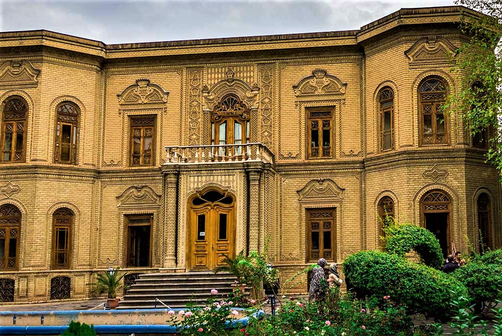موزه آبگینه و سفالینه ایران