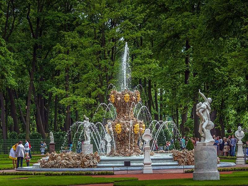 باغ تابستانی سنت پترزبورگ روسیه